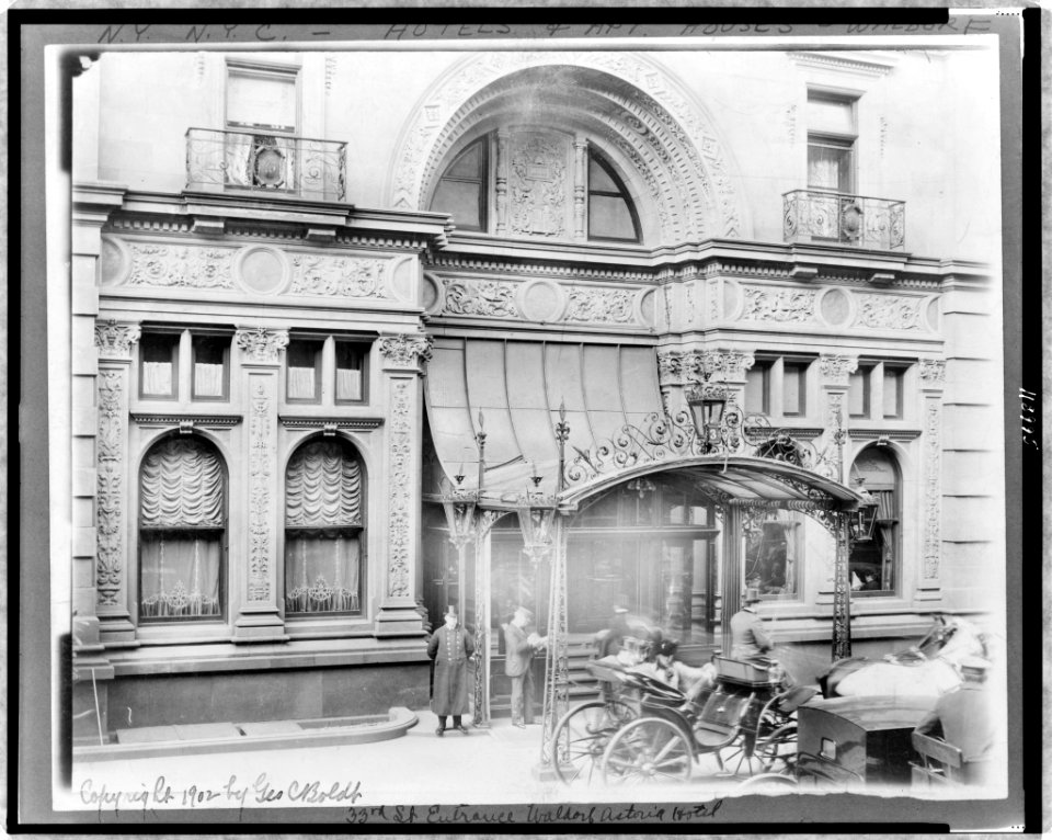 33rd St. entrance of Waldorf Astoria hotel LCCN97514747