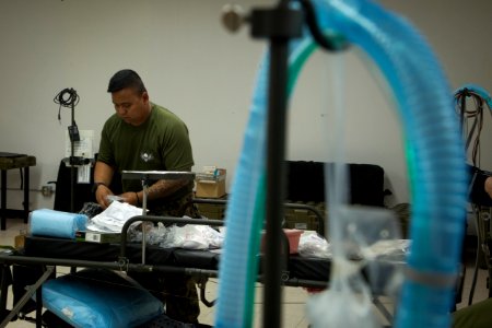3rd Medical Battalion Sailors prepare intensive care unit for USS Roosevelt Sailors (49773880993)