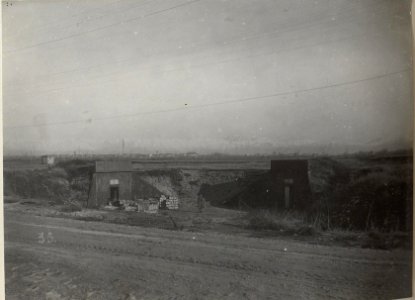 4 km. vor Udine, ital, Betonunterstand. (BildID 15667449)