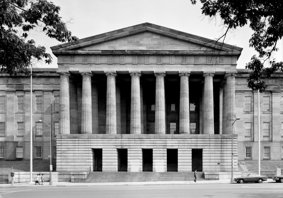 4 south front portico 029402pu
