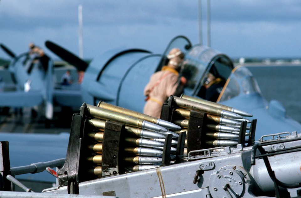 40 mm Bofors on USS Lexington (AVT-16) in 1987
