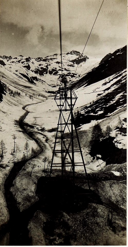 40m hoher Ständer obere Sektion Malga Strino Seilbahn, aus dem Wagen aufgenommen. (BildID 15583598)