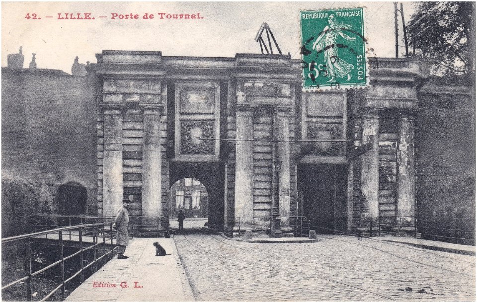 42. — Lille. — Porte de Tournai