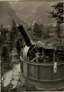 42 cm Haubitzen Stellung im Canaltal bei GUGG. Besichtigung des K.H.L.-15 durch Sr. Exzellenz des Armee - Kommandanten. (BildID 15479158)