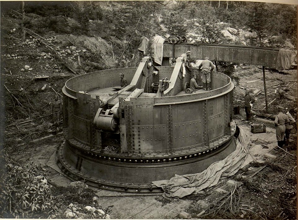42 cm Haubitzen Stellung im Canaltal bei GUGG. Transport des Verschlusses. (BildID 15479088)