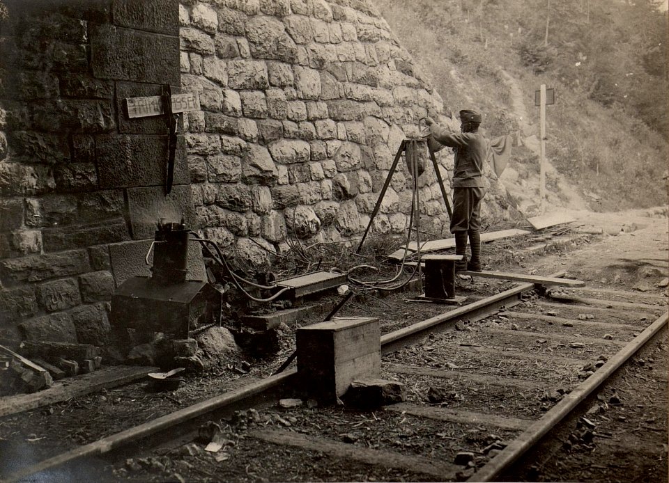 42 cm Haubitzen Stellung im Canaltal bei GUGG. Destillation von Trinkwasser. (BildID 15479298)