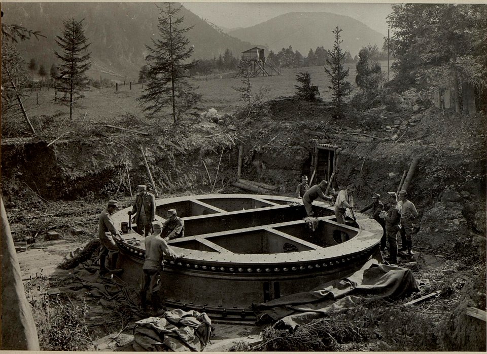 42 cm Haubitzen Stellung im Canaltal beu GUGG. PIVOTRING. (BildID 15479074)