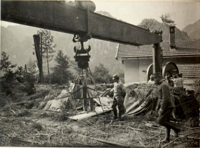 42 cm Haubitzen Stellung im Canaltal bei GUGG. Transport des Verschlusses. (BildID 15479095)