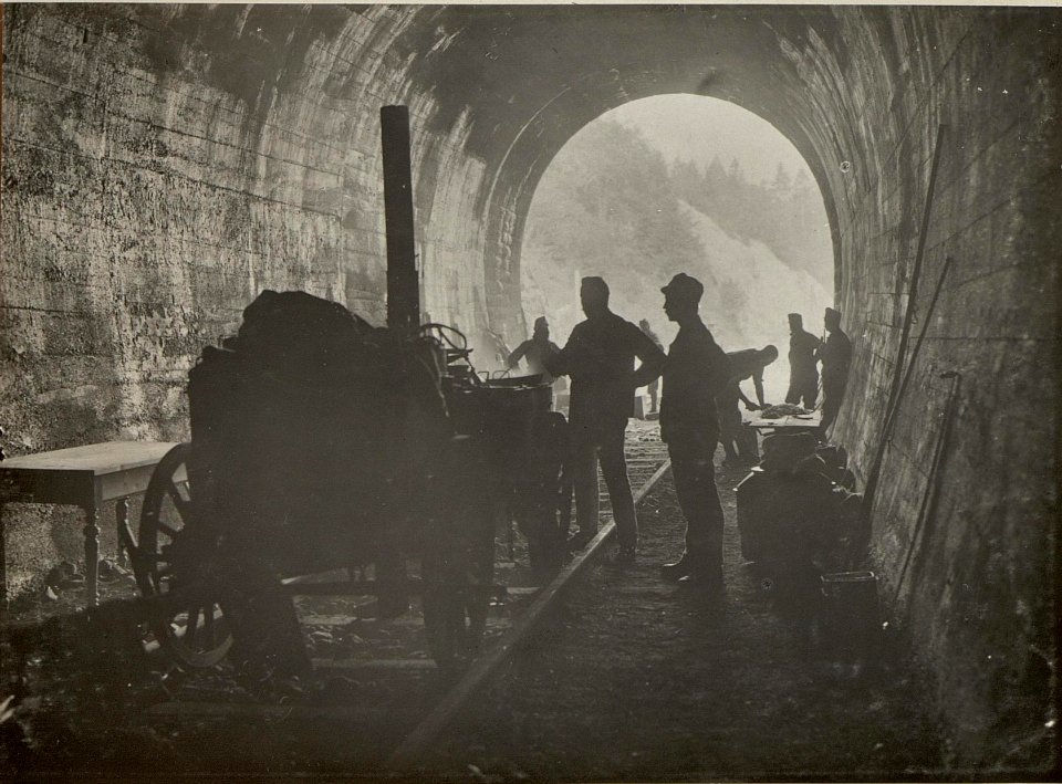 42 cm Haubitzen Stellung im Canaltal bei GUGG. Küche im PALUGTUNNEL. (BildID 15479291)