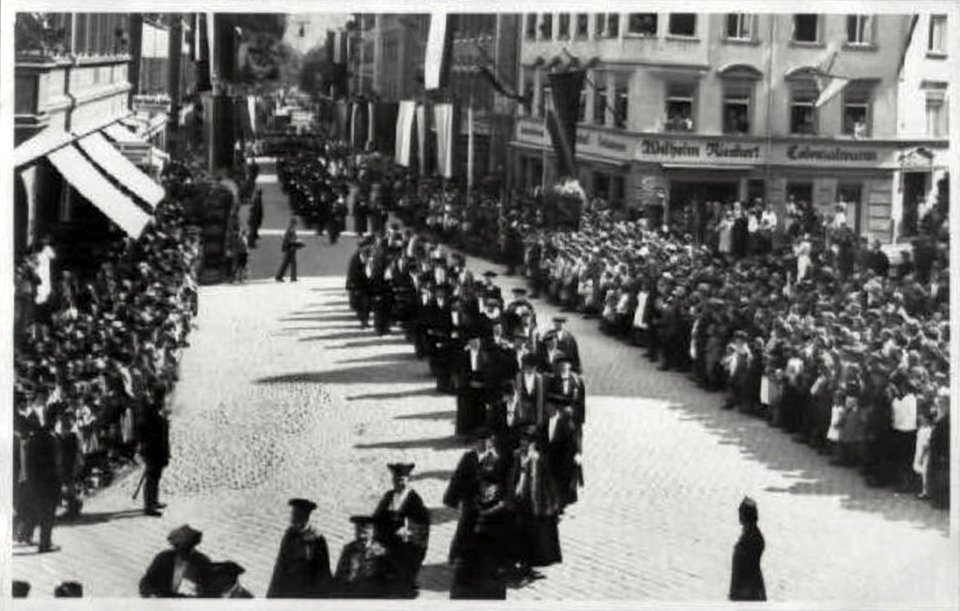 450. Jubiläum der Universität Tübingen - Festzug am Lustnauer Tor u in der Wilhelmstarße 25.7.1927 (AK)