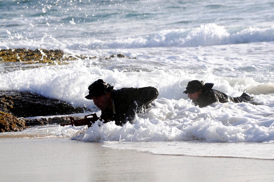4th Force Reconnaissance Company Marines execute full mission profile 140823-N-AX577-032