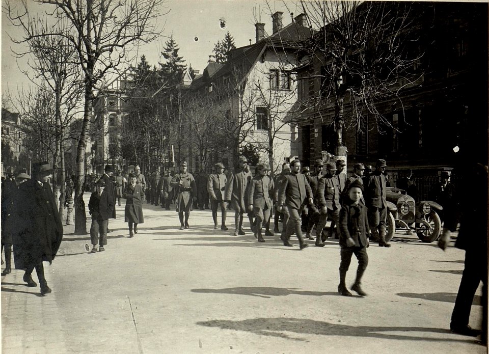 497 Mann, 16 Offiziere bei St.Lucia am 17.III.1916 gefangen genommen. (in Villach.) (BildID 15468767)