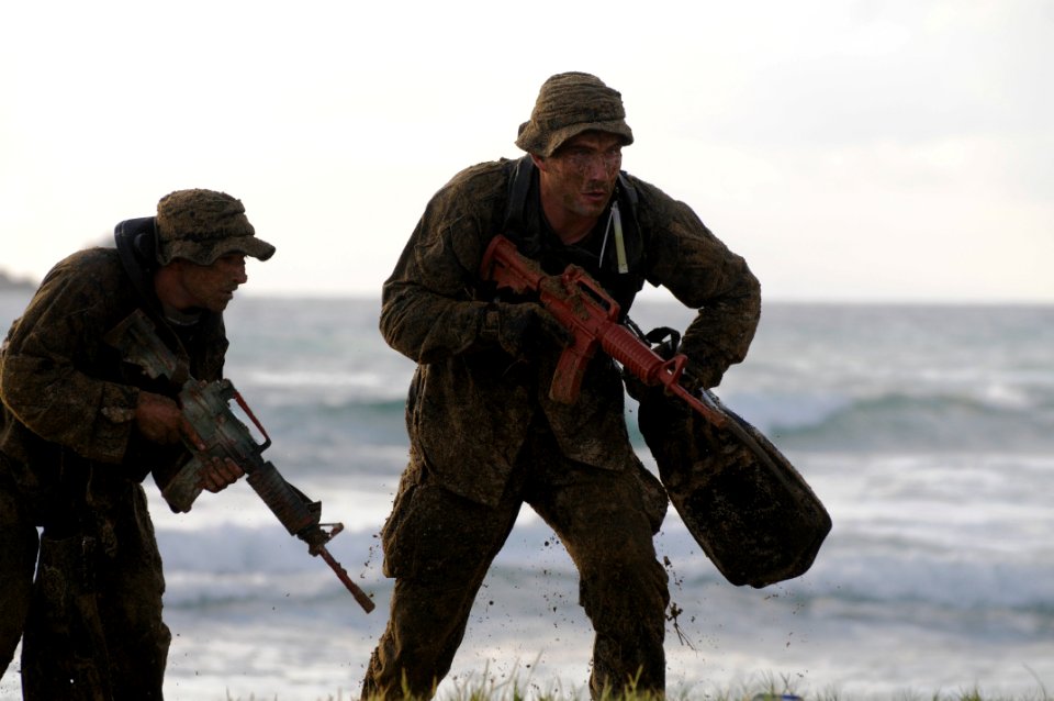 4th Force Reconnaissance Company Marines execute full mission profile 140823-N-AX577-077