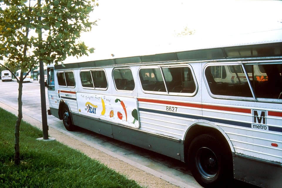 5 a day advertisement on a metrobus
