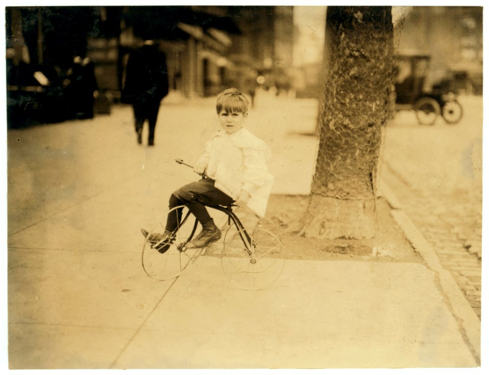 5 yr. old Willie, one of Washington's youngest news-boys. He is a kind of free-lance, helps other boys out, and roams around the city on his little velocipede, with all the recklessness of LOC nclc.03790