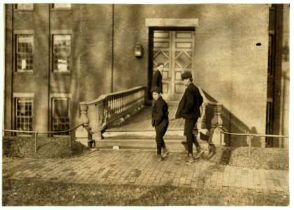 5-30 A.M. Boys going to work Hill Mfg. Co., Lewiston, Me. I saw them at work inside. LOC cph.3b37908