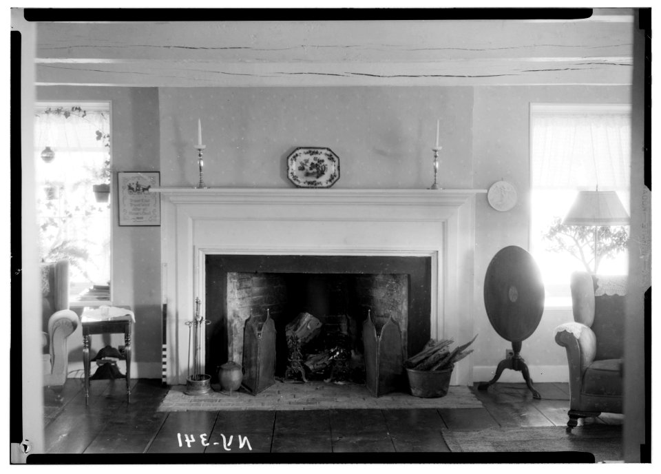 5. Historic American Buildings Survey, Nelson E. Baldwin, Photographer May 25, 1936, MANTEL-LIVING ROOM-NORTH EAST END. - LOC - hhh.ny0912.photos.116053p