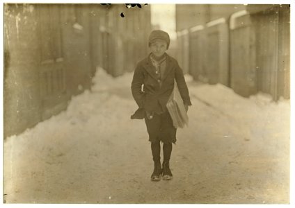 5-00 P.M. on a cold day. Frank Luzzi, a 10 years old newsie, who has been selling for 2 years. Begins at 5 A.M. sometimes and sells until 8 P.M. at times. Hartford, Conn. LOC cph.3b39335