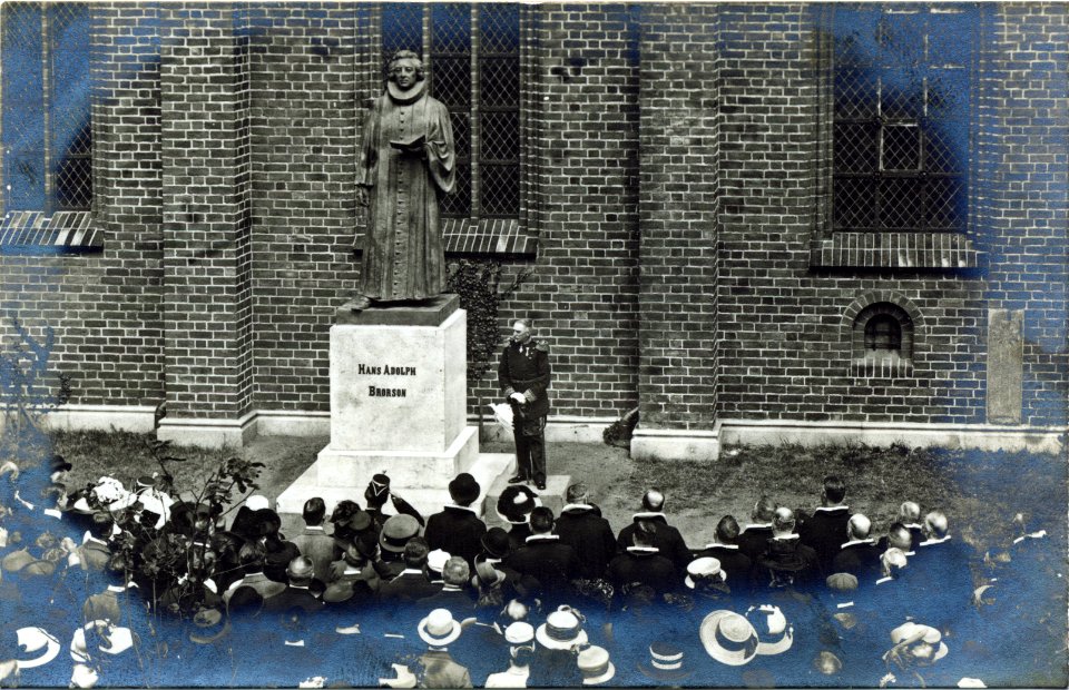 5. Juli 1911, Brorson Statuen afsløres