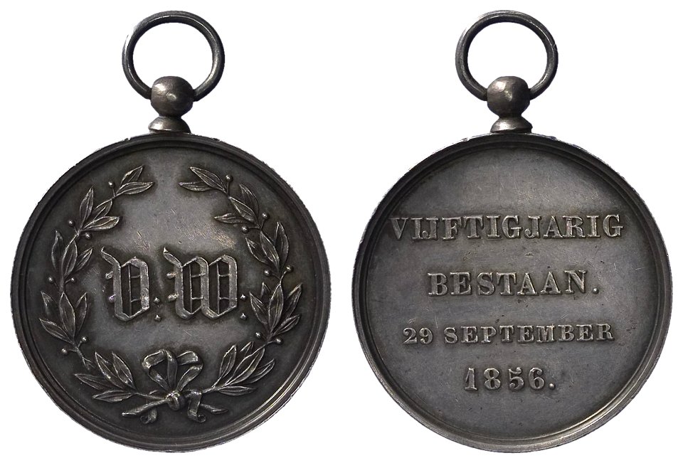 50-jarig bestaan van de Maatschappij V.W. de Kunst en Wetenschap bevorderende, draagpenning t.n.v. W. Grebner (1858), objectnr PA 2442