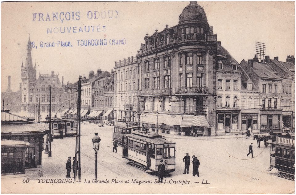 50 Tourcoing. — La Grand'Place et Magasins Saint Christophe