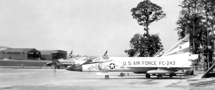 525th Fighter-Interceptor Squadron Convair F-102 Delta Dagger Bitburg Flighrtline 2