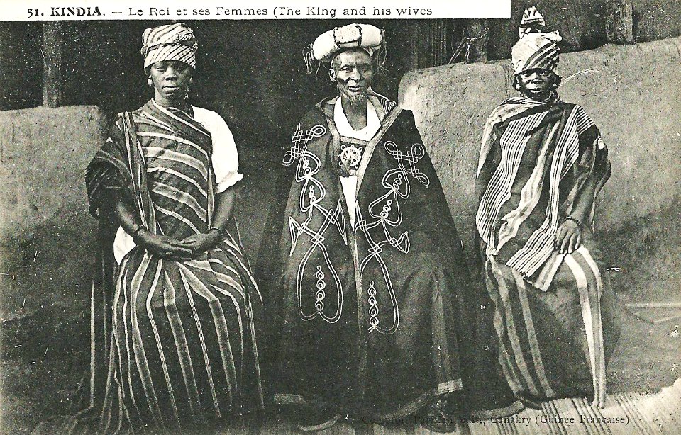 51-Kindia-Le Roi et ses Femmes