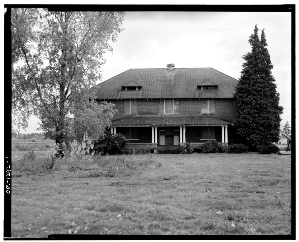 5495 Chugath Street - general view south elevation - Chemawa Indian School - Salem Oregon
