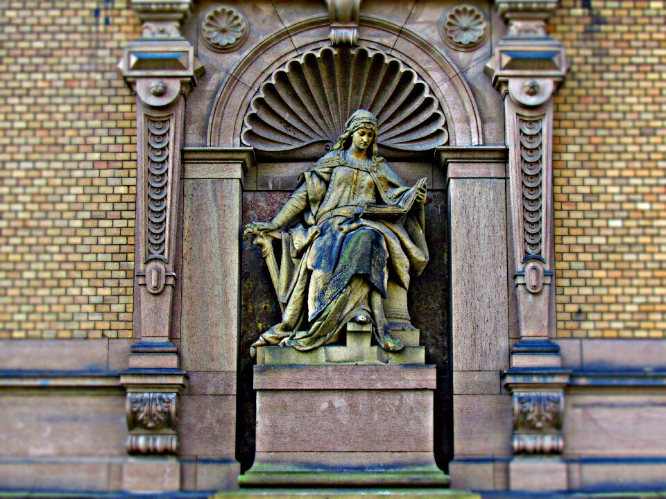 The art of monument ornament