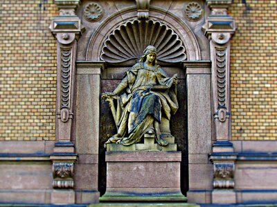 The art of monument ornament