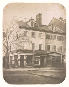 5th and Chestnut Streets, north east corner LCCN2015651584