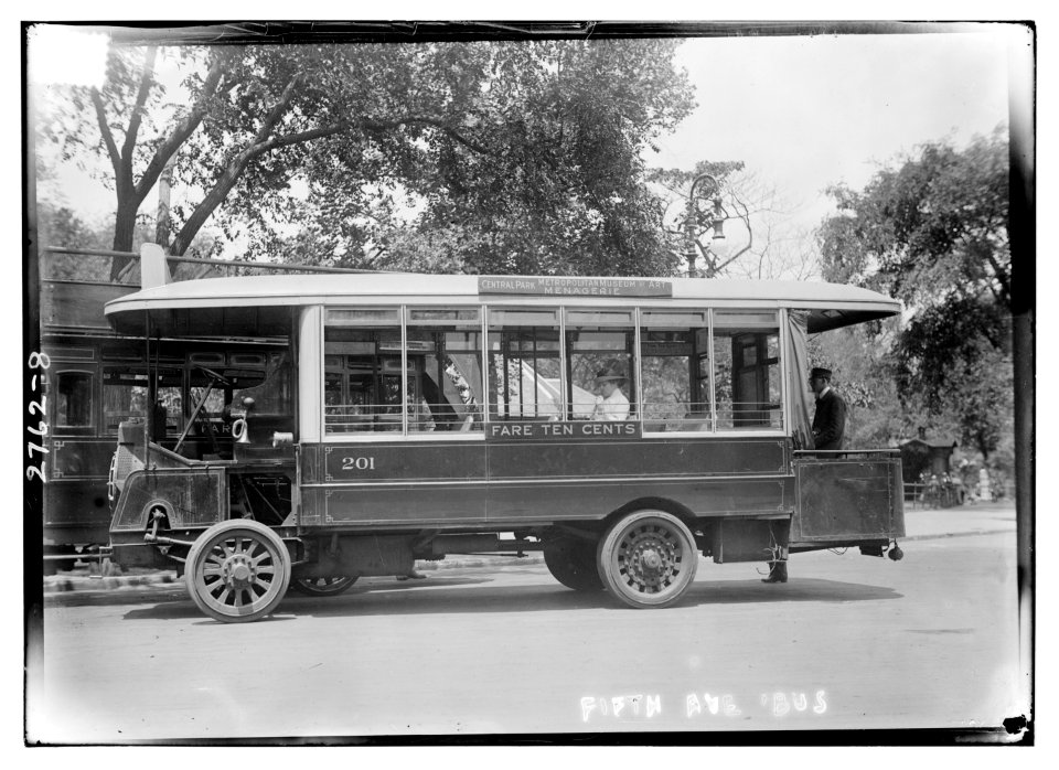 5th Ave. bus LCCN2014693577