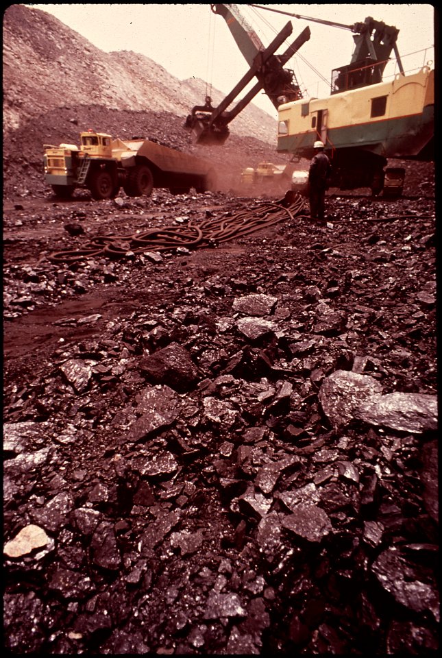 5Working a Strip Mine with an Electric Shovel (4266503394)