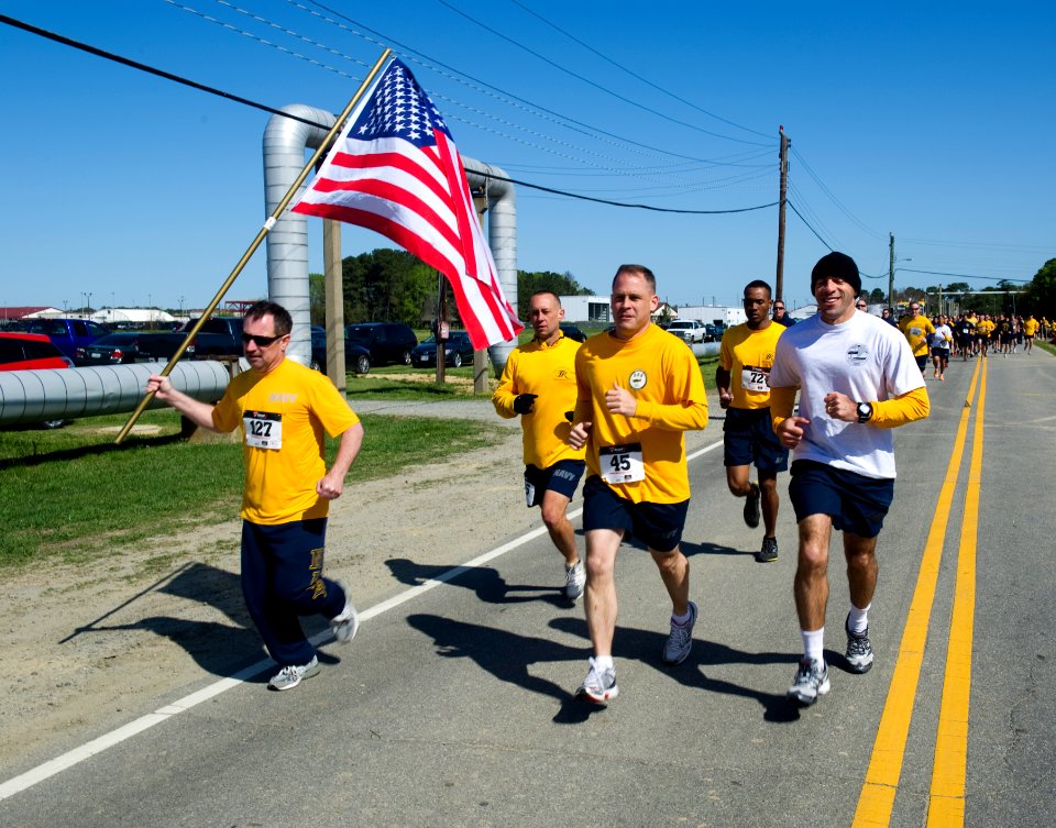 5K run 120327-N-HN353-062