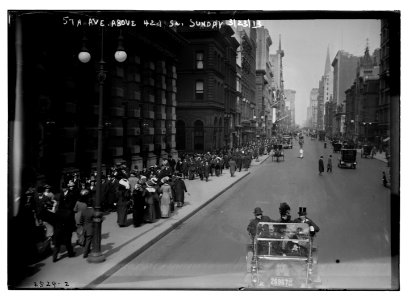 5th Ave. above 42d (i.e., 42nd) St. Sunday, 3-23-13 LCCN2014691091
