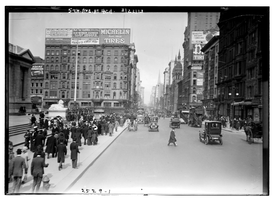 5th Ave. at 42d (i.e., 42nd) St. LCCN2014691090