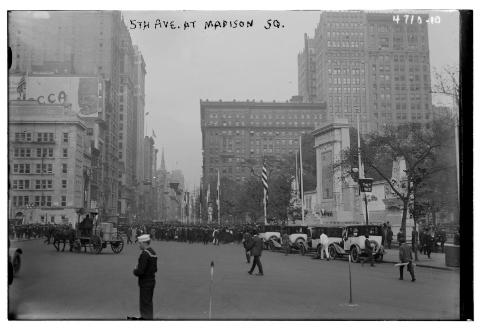 5th Ave. at Madison Sq. LCCN2014707706