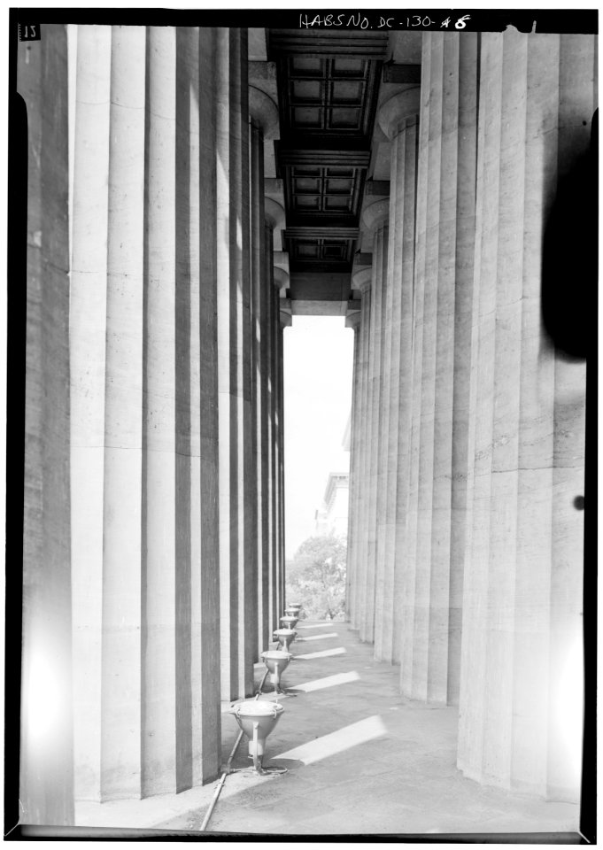 6 south front portico 029404pu