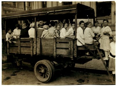 6-00 A.M. at Post Office Square. Truck load of tobacco workers bound for American Sumatra Tobacco Farm, S(outh) Windsor. They return about 7 P.M. LOC nclc.00722