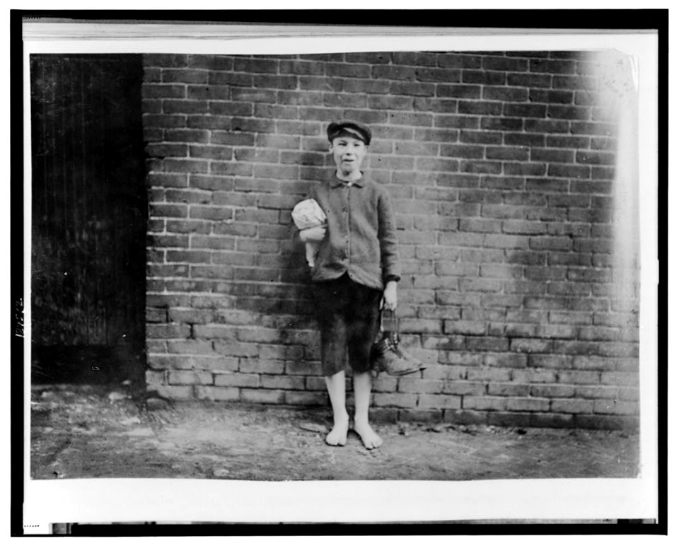 6 P.M. April 23, 1909. A sweeper in the Hill Mfg. Co., Lewiston, Me. I saw him working inside. LOC cph.3c27562
