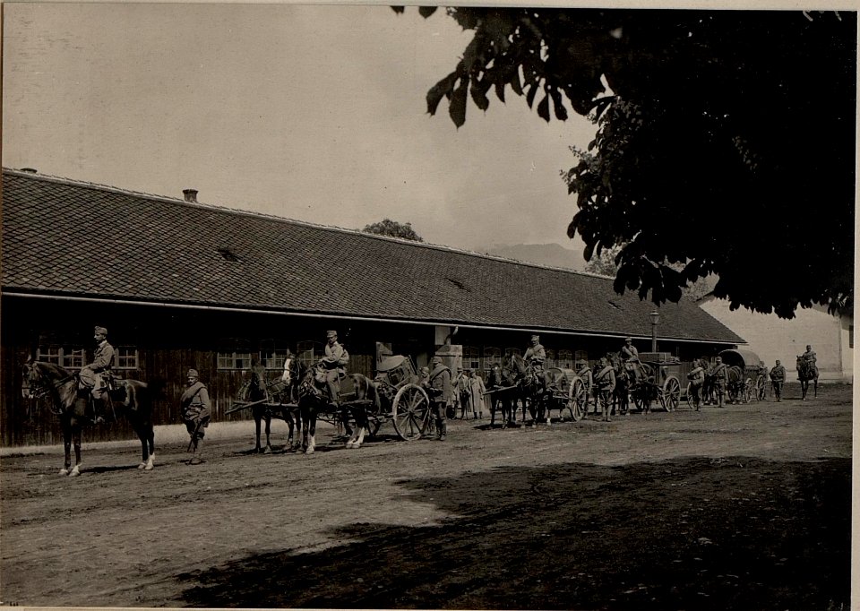 60 cm M. 15a Scheinwerfer in Marschkolonne, aufgenommen in Obervellach am 17.V.1916 (BildID 15472611)