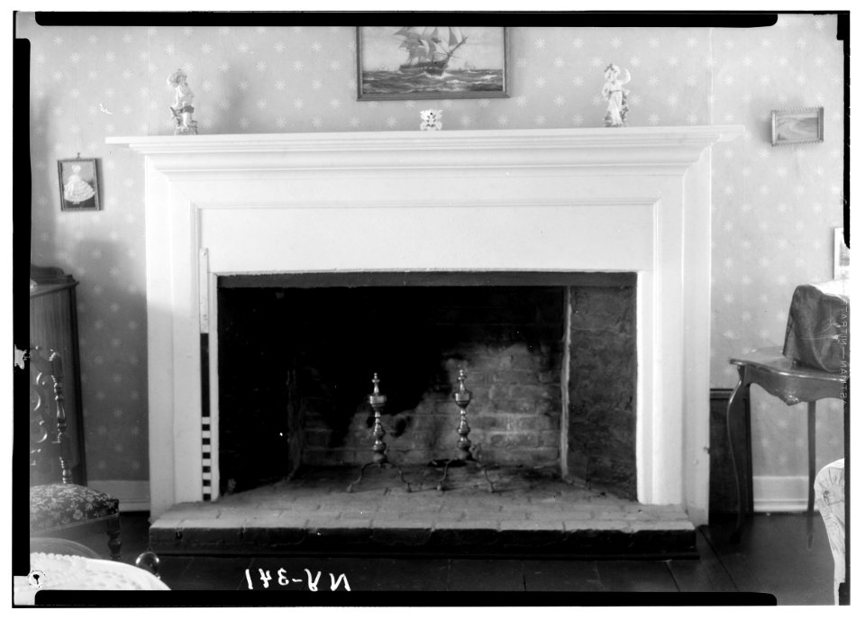 6. Historic American Buildings Survey, Nelson E. Baldwin, Photographer May 25, 1936, MANTEL IN BEDROOM FIRST FLOOR-SOUT - LOC - hhh.ny0912.photos.116054p