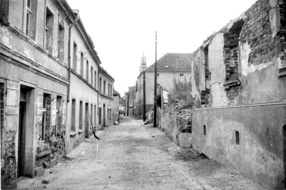 65 Kamień Pomorski - Zaułek Rybacki, widok w kierunku kościoła NMP