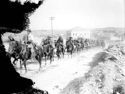6th Australian light-horse regiment, marching in Sheikh Jarrah, on the way to Mt. Scopus, 1918 LOC matpc.08117 (cropped)