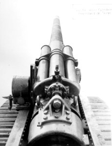 7-inch Tractor Mount Mark V, counter-recoil cylinders assembled on slide (17884128713)
