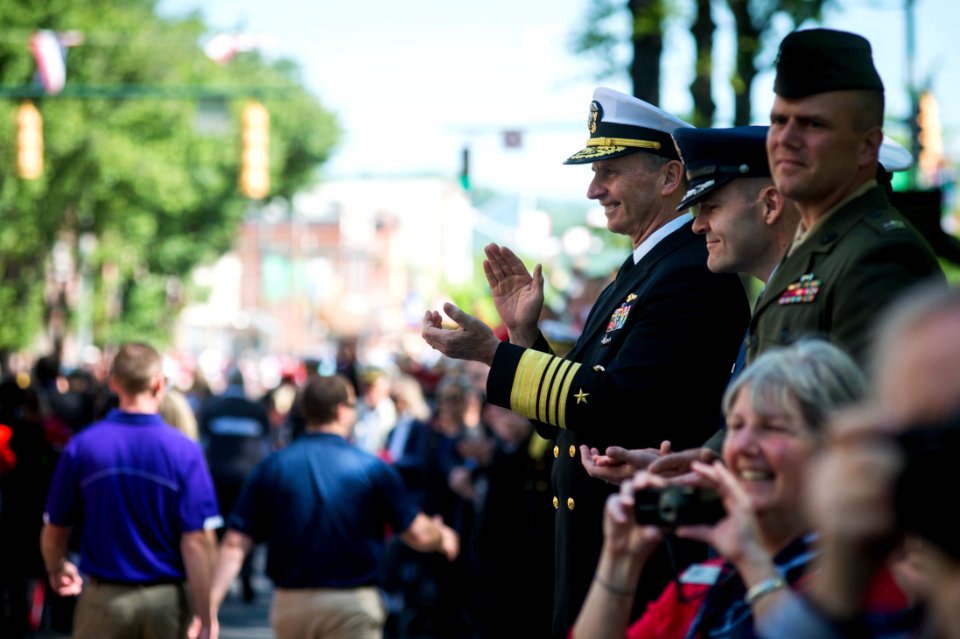 6th annual Chattanooga Armed Forces Day parade 150501-N-AT895-265