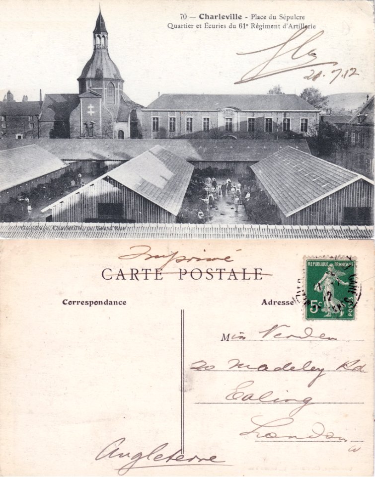 70 – Charleville — Place du Sépulcre – Quartier et Écuries du 61e Régiment d'Artillerie vº-r