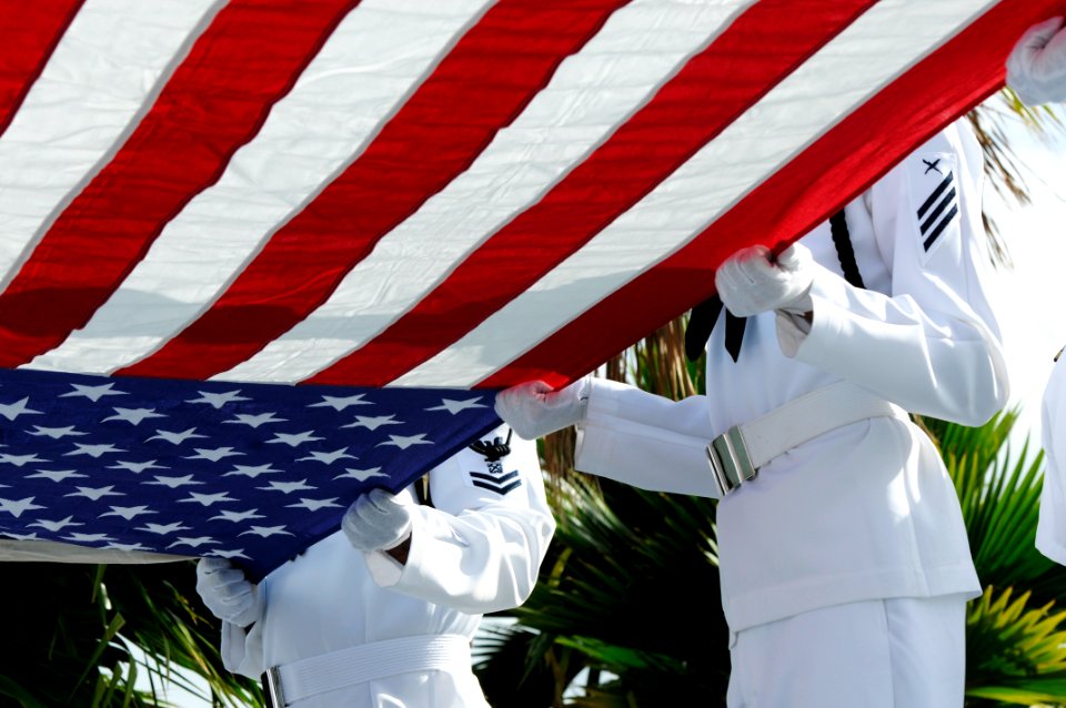 70th anniversary of Pearl Harbor commemoration 111205-N-WP748-213