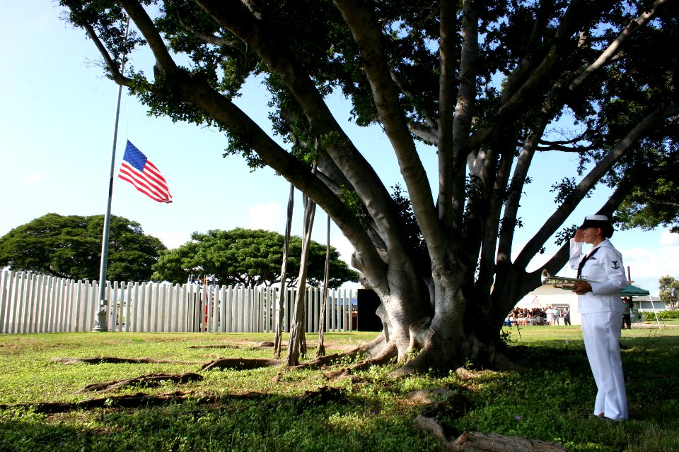 72nd Pearl Harbor Day Commemoration ceremony 131207-N-WX111-049