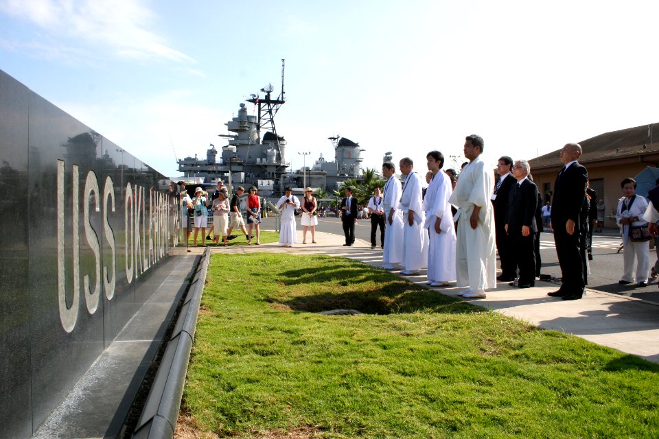72nd Pearl Harbor Day Commemoration ceremony 131207-N-WX111-111